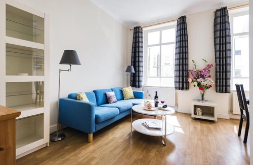 West Brompton Apartment | Bright West Brompton Apartment
