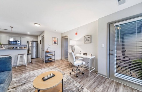 Huntsville Apartment | Bright with fast Wi-Fi free parking in a central location