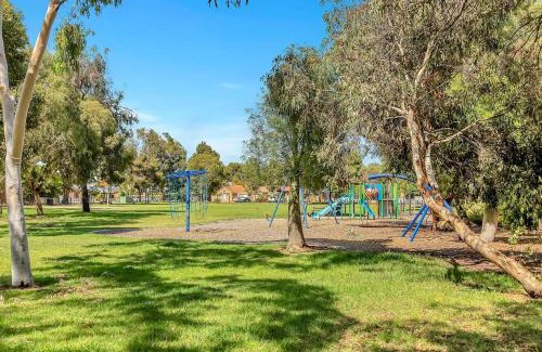 Brompton House | 'Brightly Brompton' A Family Delight by the Park