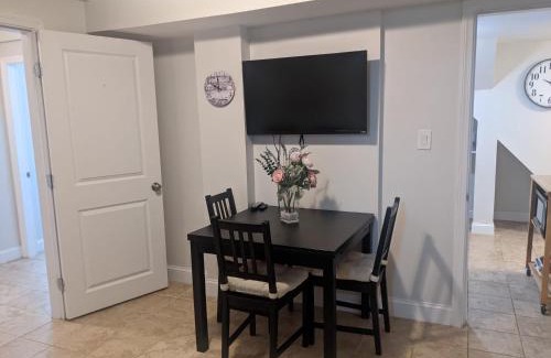 St. Elizabeth's Apartment | Brighton Apartment Sleeps 3 - Steps to Bus Line