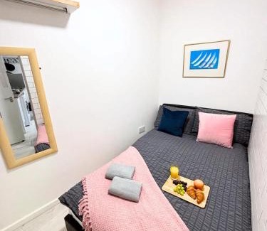 Nuneaton House | Brighton Coastal Bliss - 3 bedroom Ap for big families and group up to 10
