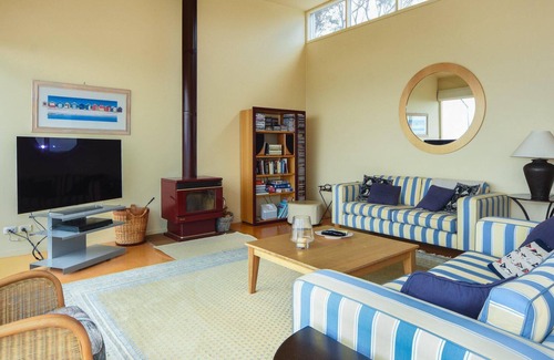 Somers House | Brighton - Short walk to the beach and views of Western Port Bay