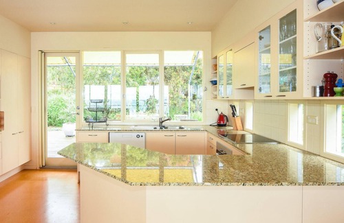 Somers House | Brighton - Short walk to the beach and views of Western Port Bay