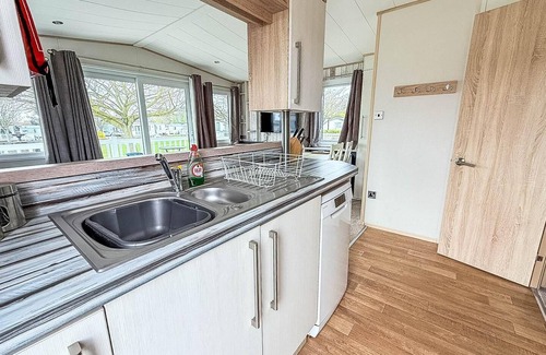 Hopton on Sea House | Brilliant 6 berth caravan for hire at Haven Hopton in Norfolk ref 80039G