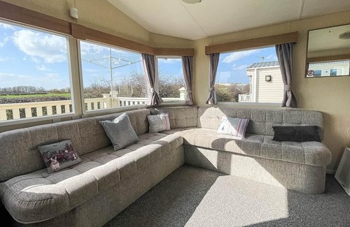 Mappleton House | Brilliant 8 berth caravan for hire at Skipsea Sands Holiday Park ref 41028SF