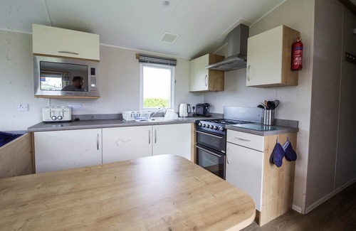 Mappleton House | Brilliant caravan for hire at Skipsea Sands Holiday Park ref 41012F