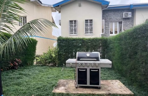 Utako Apartment | Brilliant One-bedroom apartment with Garden & Grill in Abuja! A Lovebirds’ nest!