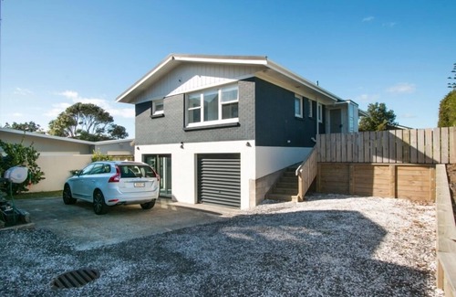 Waihi Beach House | Brilliantly positioned 30 metres from the beach.