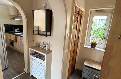 The Westside Apartment | Brindley Place Entire Flat Excellent Location 7 Guests 3 Rooms 4 Beds 1bathroom