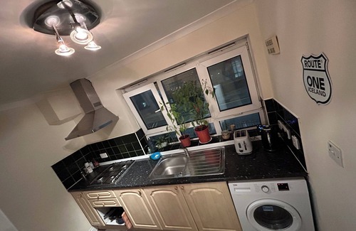 The Westside Apartment | Brindley Place Entire Flat Excellent Location 7 Guests 3 Rooms 4 Beds 1bathroom