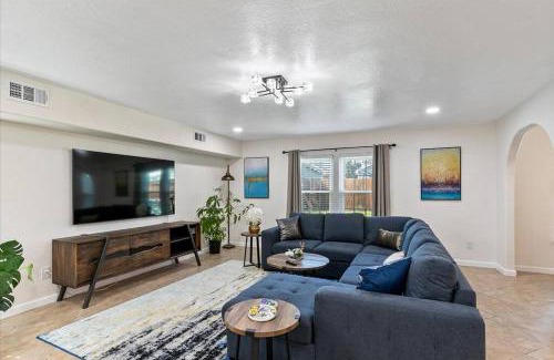 MacGregor House | Bring the Crew! 4BR Luxe Pad, Backyard Magic & City at Your Door