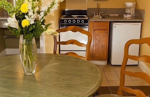 Downtown Reno House | Bring the Family! 2 Comfortable Units w/Kitchenettes, Close to Truckee Riverwalk