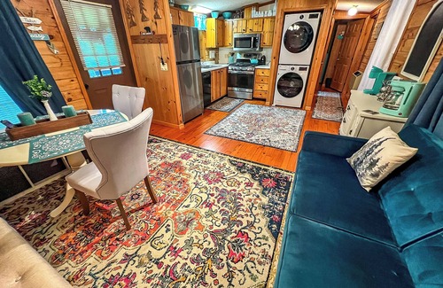 Todd Cabin | Bring the Pup to Bear Necessities! Pet-Friendly, Perfect for Sept Adventures