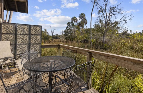 Crystal River Cottage | Bring your boat to "On River Time" cottage!