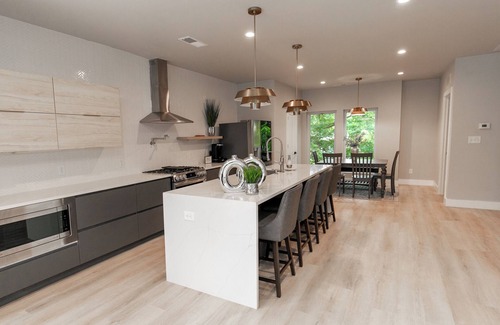 Charlotte House | Bring your friends and family to enjoy this spacious 6-bedroom duplex!