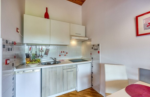 Fazana Apartment | Brioni Red A3 with shared pool