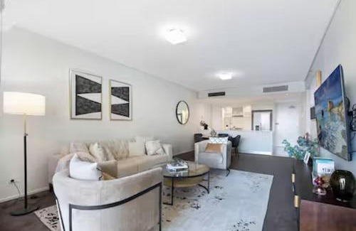 Brisbane Central Business District Apartment | Brisbane City Luxe 3BR, Views, Pool, Car Park