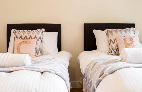 Uxbridge North Apartment | Bristol House