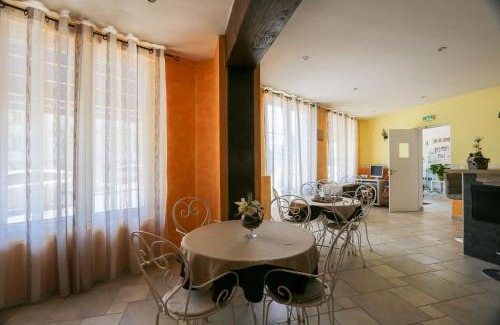 Saintes Hotel | Brit Hotel Bleu Nuit
