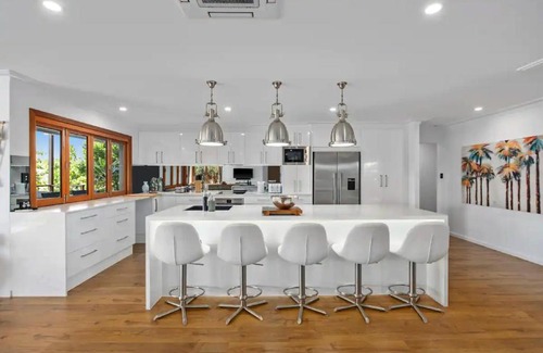 Broadbeach Waters House | Broadbeach Bungalow - Heated Pool - Sleeps 7