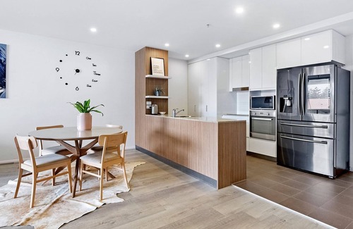 Broadbeach Apartment | Broadbeach - Modern 2 Bedroom Apartment at Synergy - CoastHM