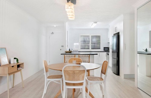 Broadbeach Apartment | Broadbeach Oasis - 2 Bedroom Apartment in Britannia - CoastHM