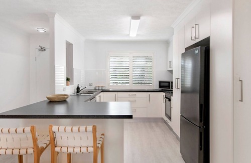 Broadbeach Apartment | Broadbeach Oasis - 2 Bedroom Apartment in Britannia - CoastHM