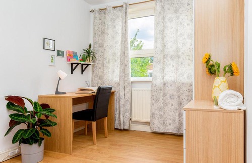 Tower Hamlets Apartment | Broadhurst House Deluxe Room 3