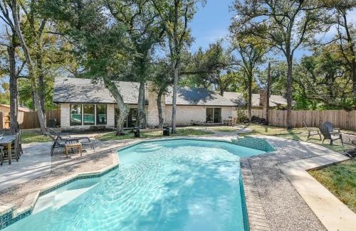 Forest North Estates House | Broadmeade Bungalow - Private Pool & Fire Pit
