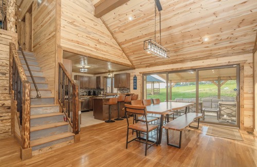 Sevierville Cabin | BroadMountainView: MtnView, IndoorPool, Games, Theater, HotTub, Wifi, Yard