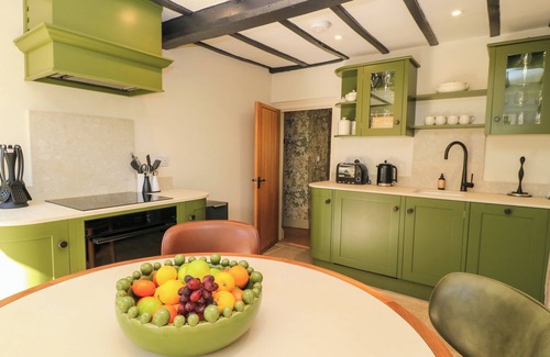 Broadway House | BROADWAY COTTAGE, pet friendly, character holiday cottage in Broadway