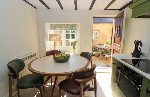 Broadway House | BROADWAY COTTAGE, pet friendly, character holiday cottage in Broadway
