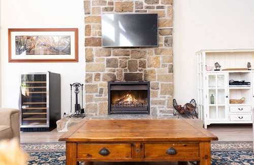 Pokolbin House | Brokenback Vineyard Luxe Homestead
