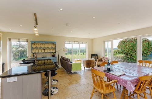 Edern Cottage | BRON GORS, family friendly, with open fire in Edern