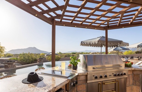 Pinnacle Peak House | Bronco by AvantStay | Incredible Views w/ Pool & Hot tub!