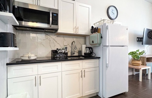 Spruce Hill Apartment | Brooklyn Vibe Meets UPenn - Stylish 1BR/Sleeps 3