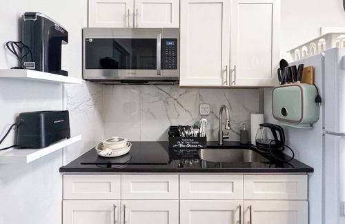 Spruce Hill Apartment | Brooklyn Vibe Meets UPenn - Stylish 1BR/Sleeps 3