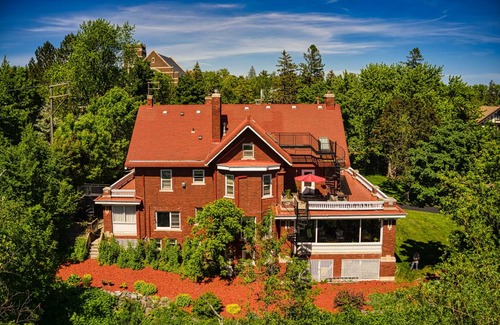 Endion Hotel | Brookside Suite GG Barnum Mansion By Heirloom Vacations