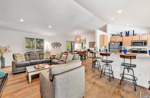 North Shore House | Brown Dog`s Bluff - SML