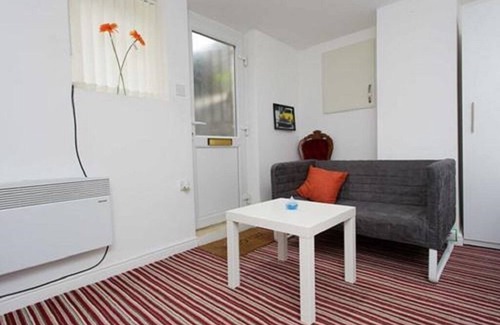 Harehills Apartment | Brownhill Studio apartment close to Leeds Arena