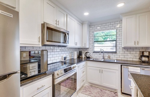 Briarcrest Estates House | Bryan Home w/Yard & Deck ~ 4 Mi to Aggieland