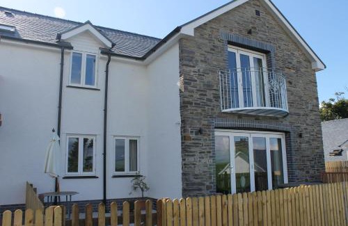 Aberystwyth House | Brynhyfryd