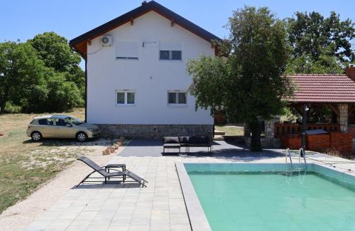 Canton 10 Villa | Buško Escape beach