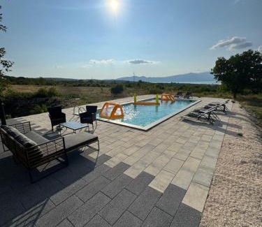Canton 10 Villa | Buško Escape beach