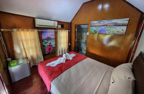 Kumphawapi Resort | Bua Daeng Homestay Resort