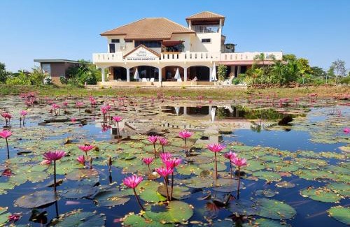 Kumphawapi Resort | Bua Daeng Homestay Resort