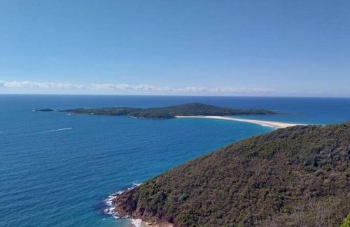 Anna Bay House | Bubbles and Waves