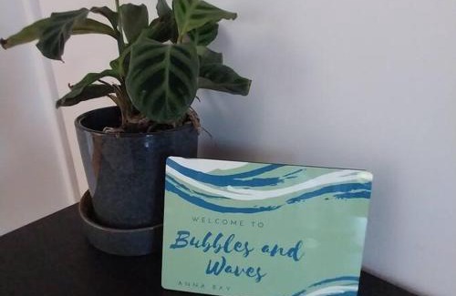 Anna Bay House | Bubbles and Waves