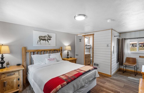 West Yellowstone Hotel | Bucking Moose Gopher Room (#6)