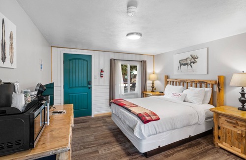 West Yellowstone Hotel | Bucking Moose Gopher Room (#6)